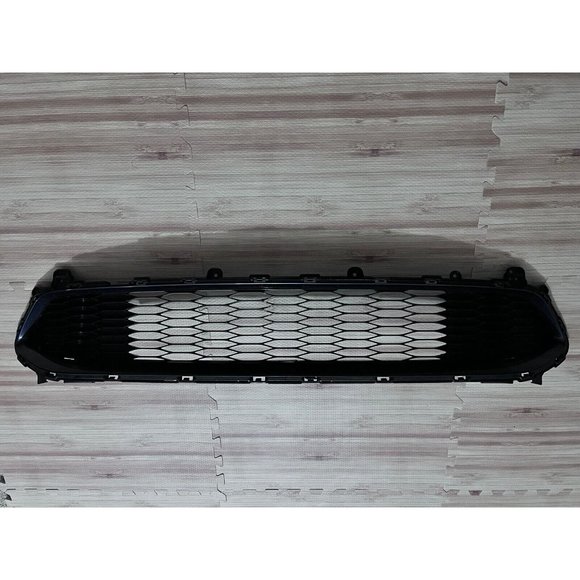 OEM 2018-2021 Kia Stinger 86560-J5000 Front Bumper Lower Grill - Small Crack- - Picture 1 of 16